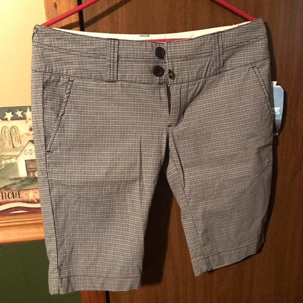 Roxy shorts.  Size 7 juniors. 67 % cotton, 31 % polyester, 2% Spandex. Like new